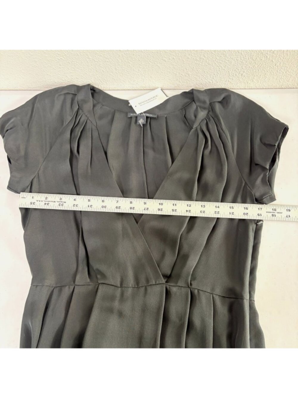 Banana Republic Midi Dress Womens 10 Black 100% Silk V Neck Short Sleeve - Picture 9 of 12
